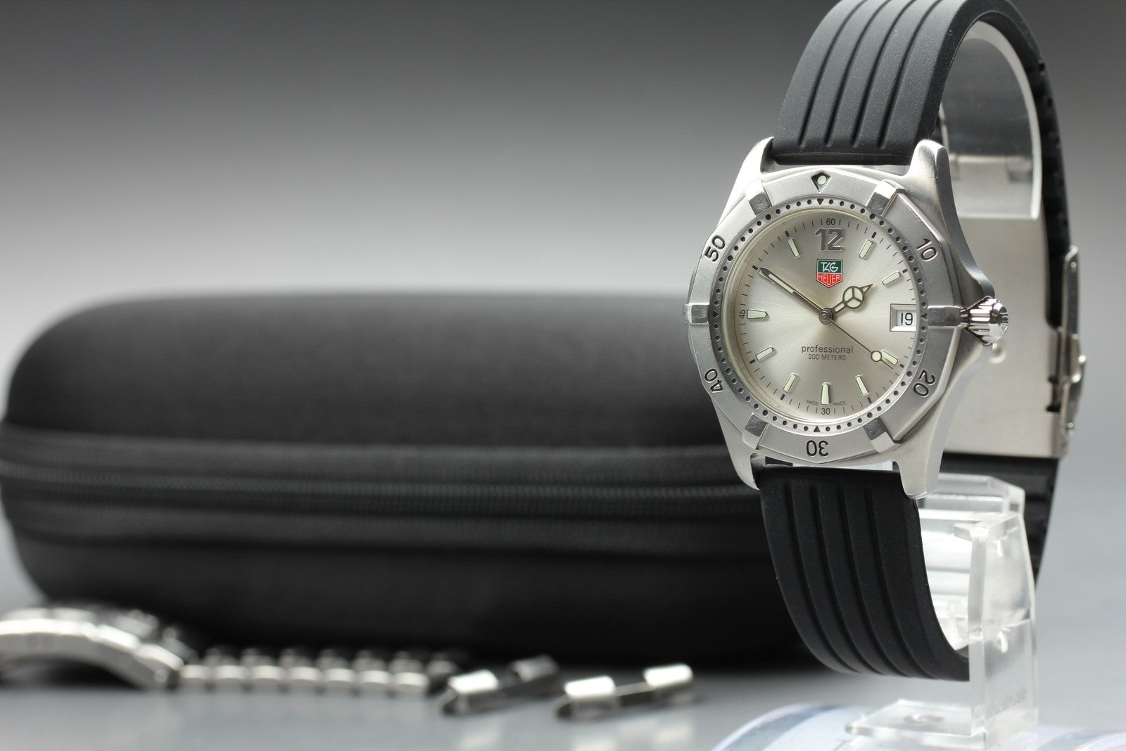 New Batt Vintage TAG HEUER Professional WK1112-1 Quartz Men's Watch 39mm JAPAN