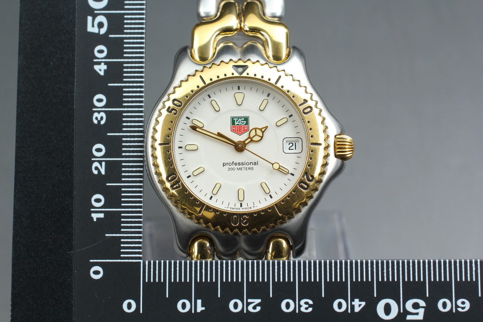 TAG HEUER Professional WG1122-0 Quartz White Dial Date Men's Watch 37mm JAPAN
