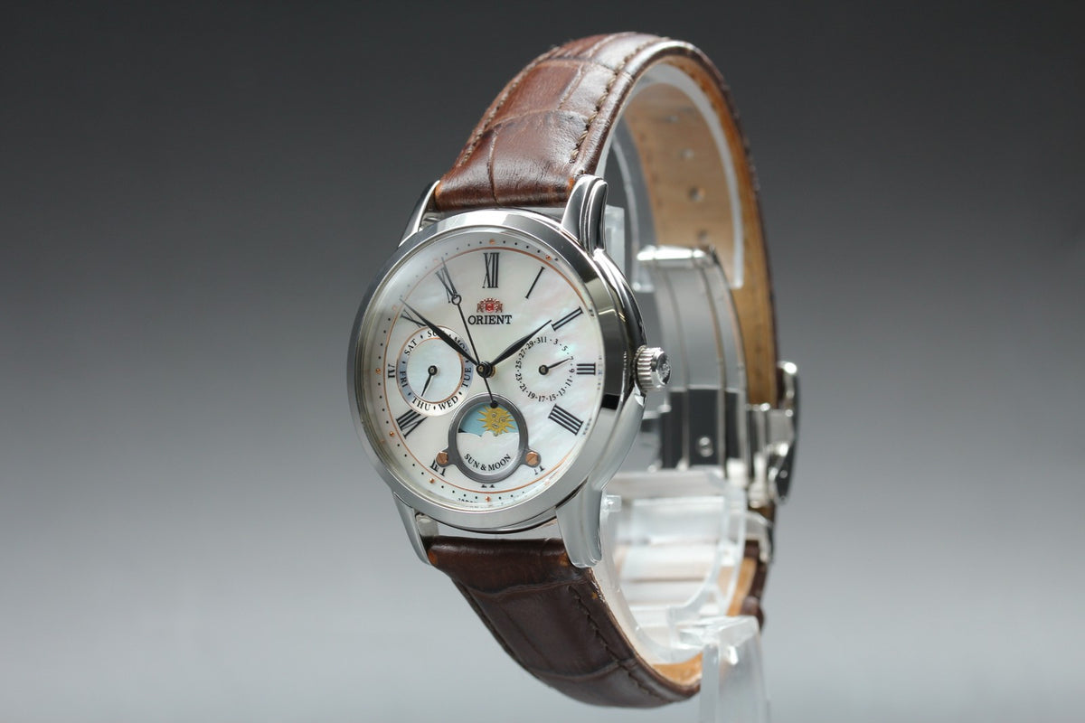 ORIENT Sun & Moon KUE0-UAA0 39mm Day/Date Silver Brown Unisex Watch