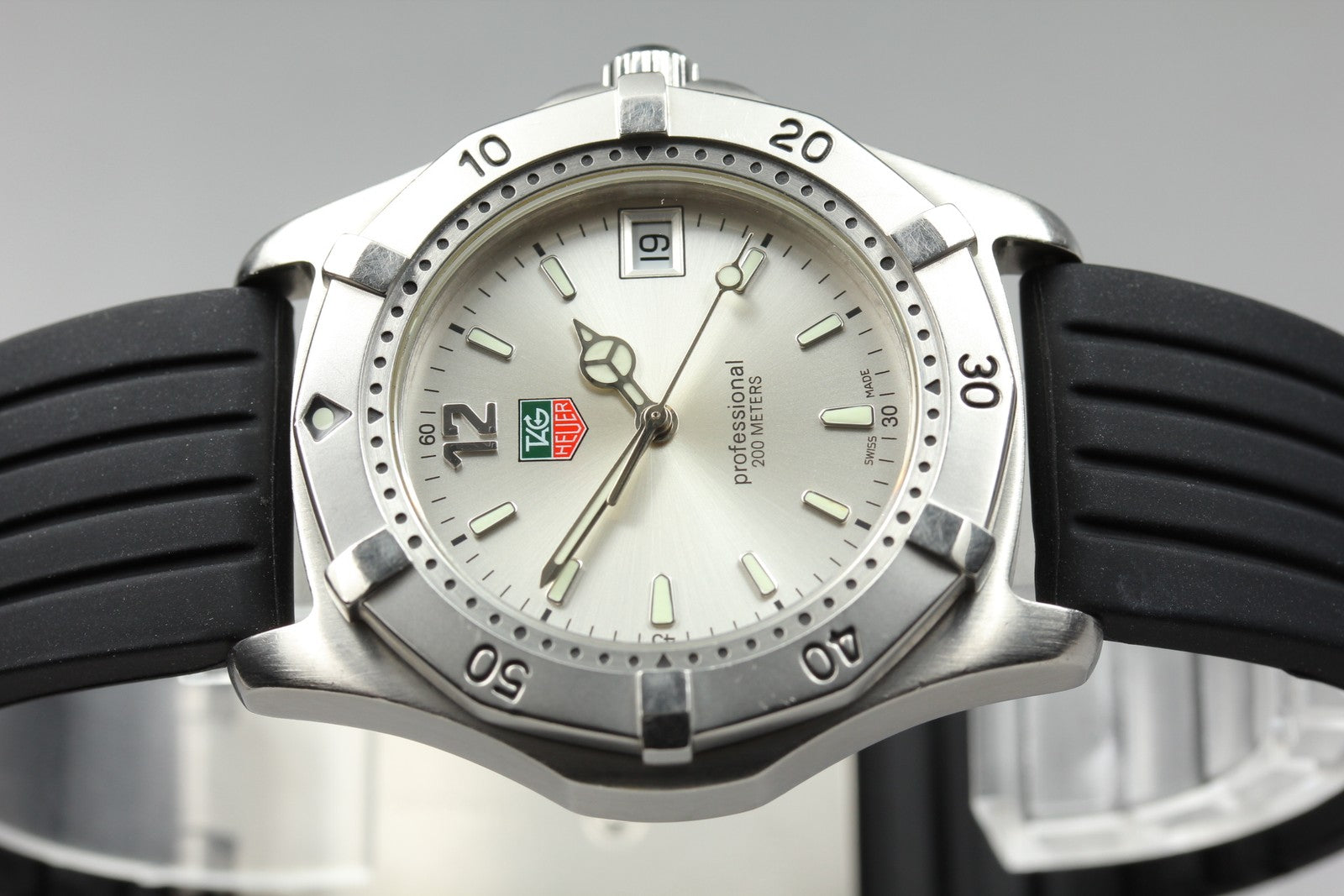 New Batt Vintage TAG HEUER Professional WK1112-1 Quartz Men's Watch 39mm JAPAN