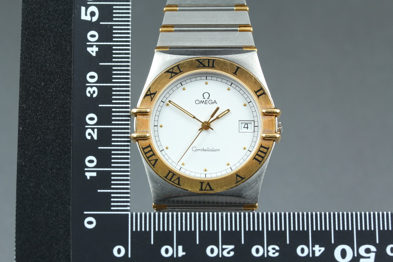 Vintage OMEGA Constellation Quartz White Dial Men's Watch 32mm From JAPAN