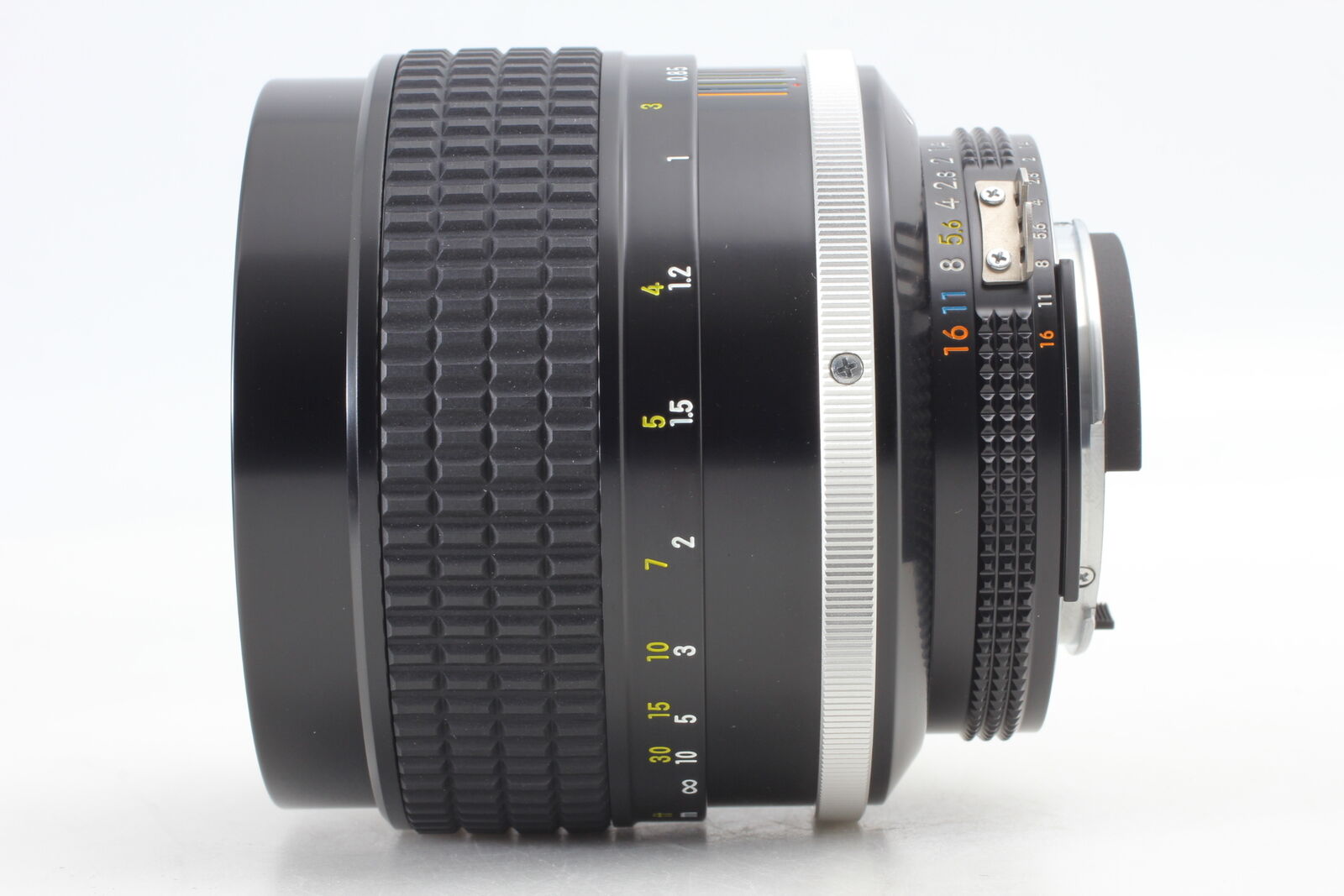 SIC SN183xxx [MINT w/Hood] Nikon Ai-s Ais Nikkor 85mm f1.4 MF Lens From JAPAN