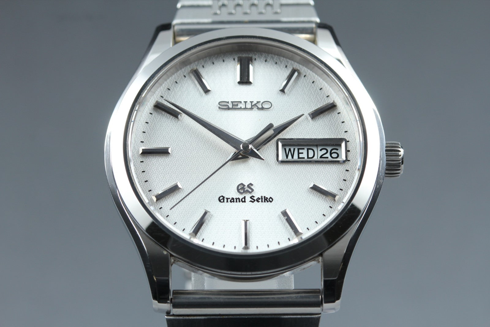 New Batt SEIKO Grand Seiko 9F83-9A00 Silver Quartz Day/Date Men's Watch 36mm JP