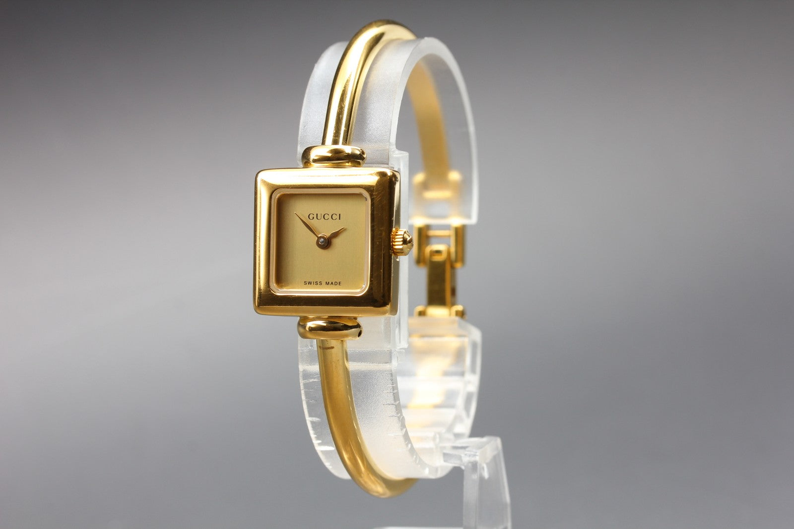 Vintage GUCCI 1900L Gold Dial 19mm Bangle Woman’s Watch Quartz JAPAN [Box]