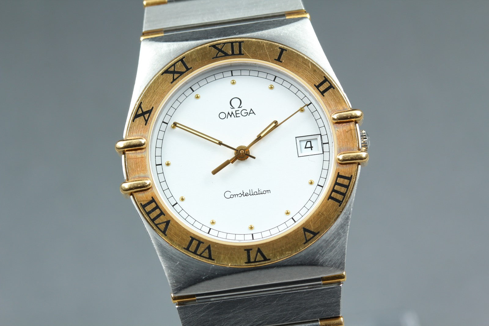 Vintage OMEGA Constellation Quartz White Dial Men's Watch 32mm From JAPAN