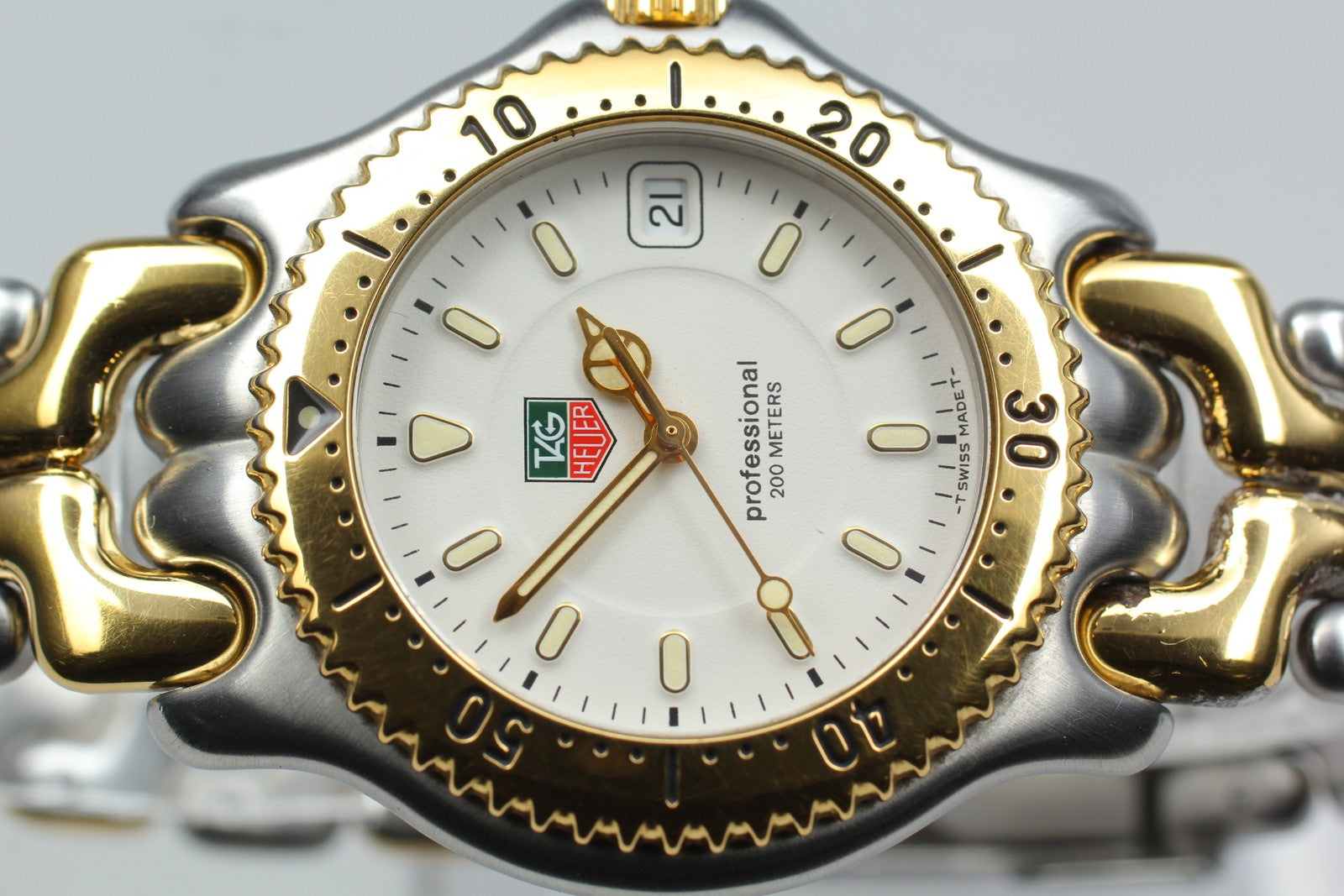 TAG HEUER Professional WG1122-0 Quartz White Dial Date Men's Watch 37mm JAPAN