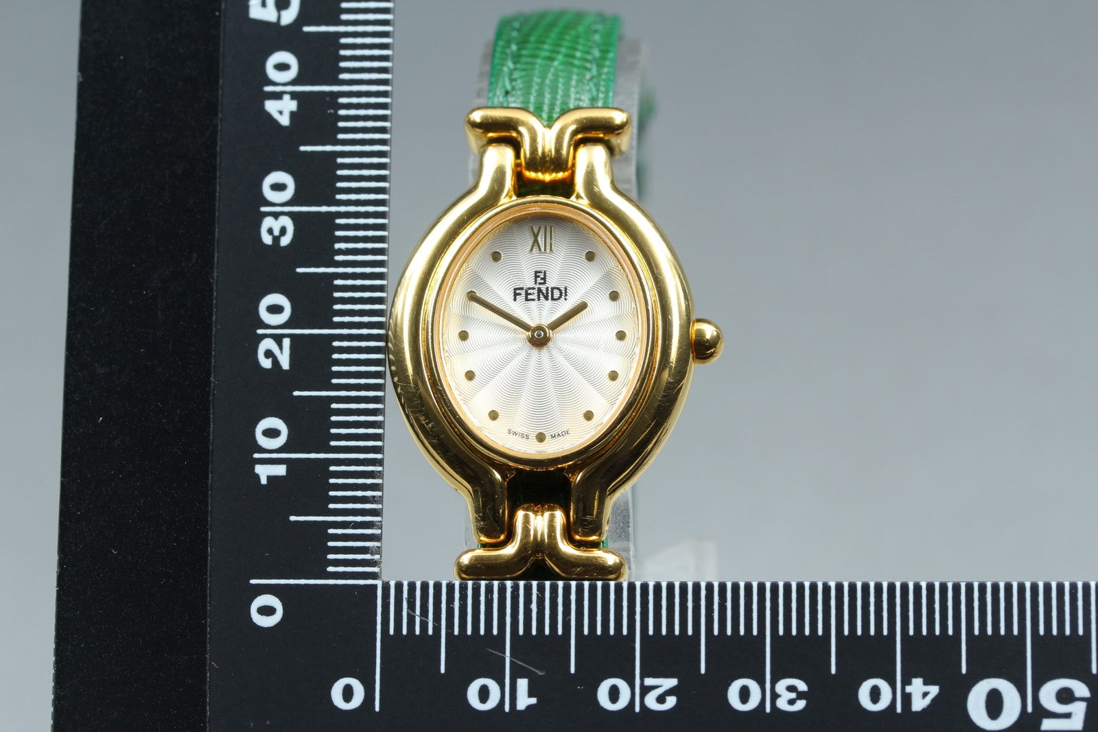 FENDI 640L Chameleon Change Green Belt Gold 24mm Women's Quartz Watch Vintage