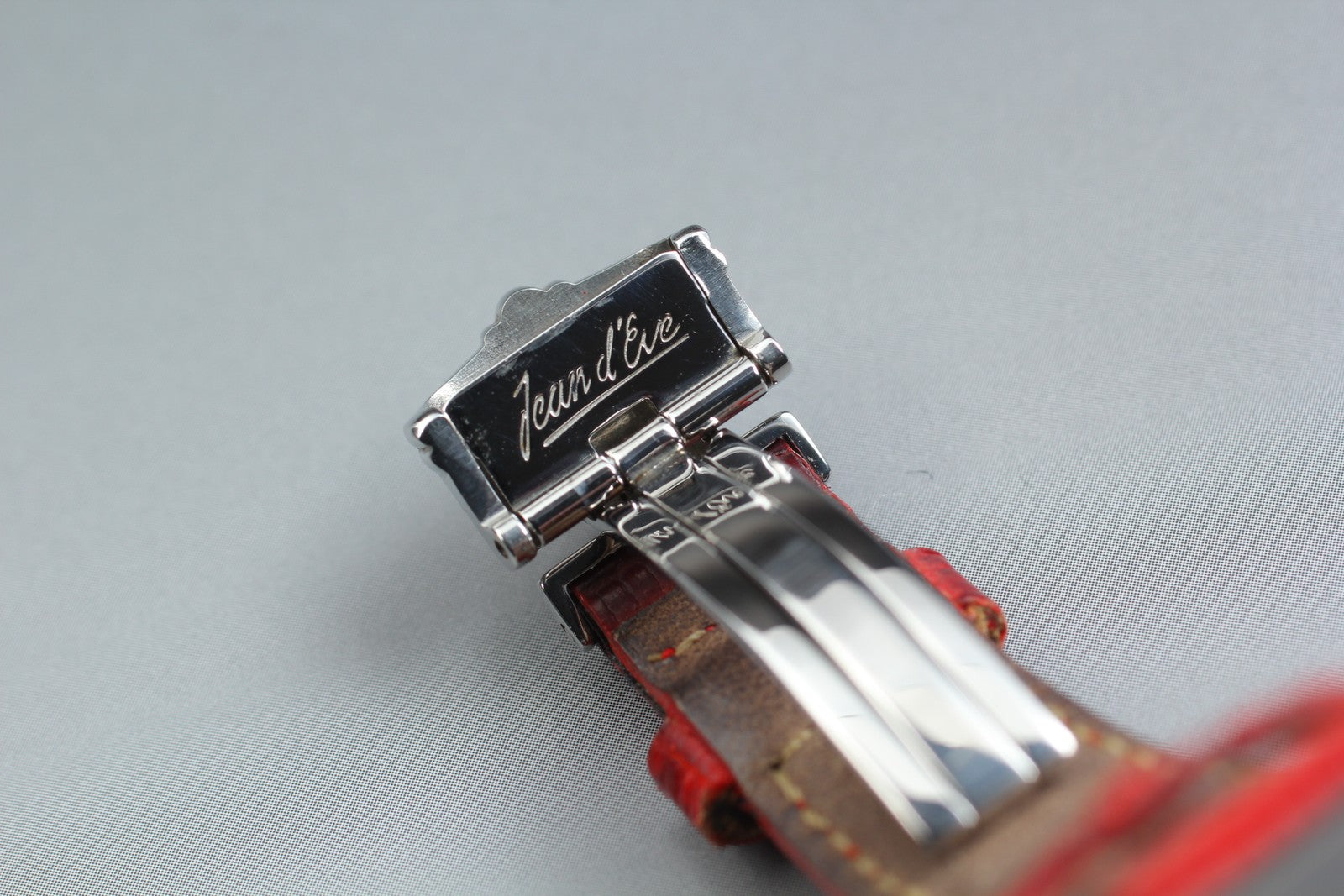 Jean d'eve Sectora Gold 24mm Silver Red Women's Quartz Watch JAPAN [w /Box]