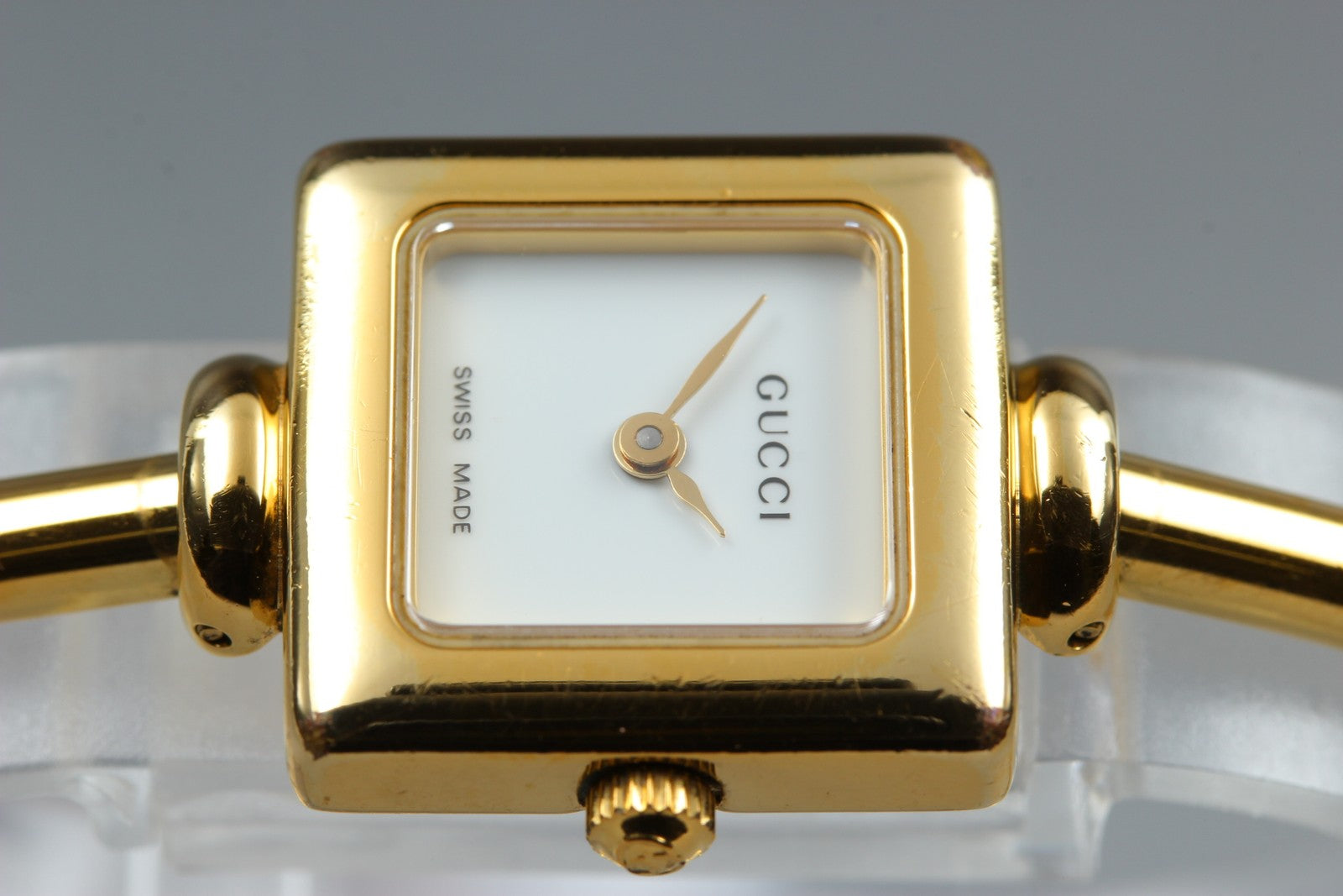[READ] Vintage GUCCI 1900L Gold Dial 19mm Bangle Woman’s Watch Quartz w/Box