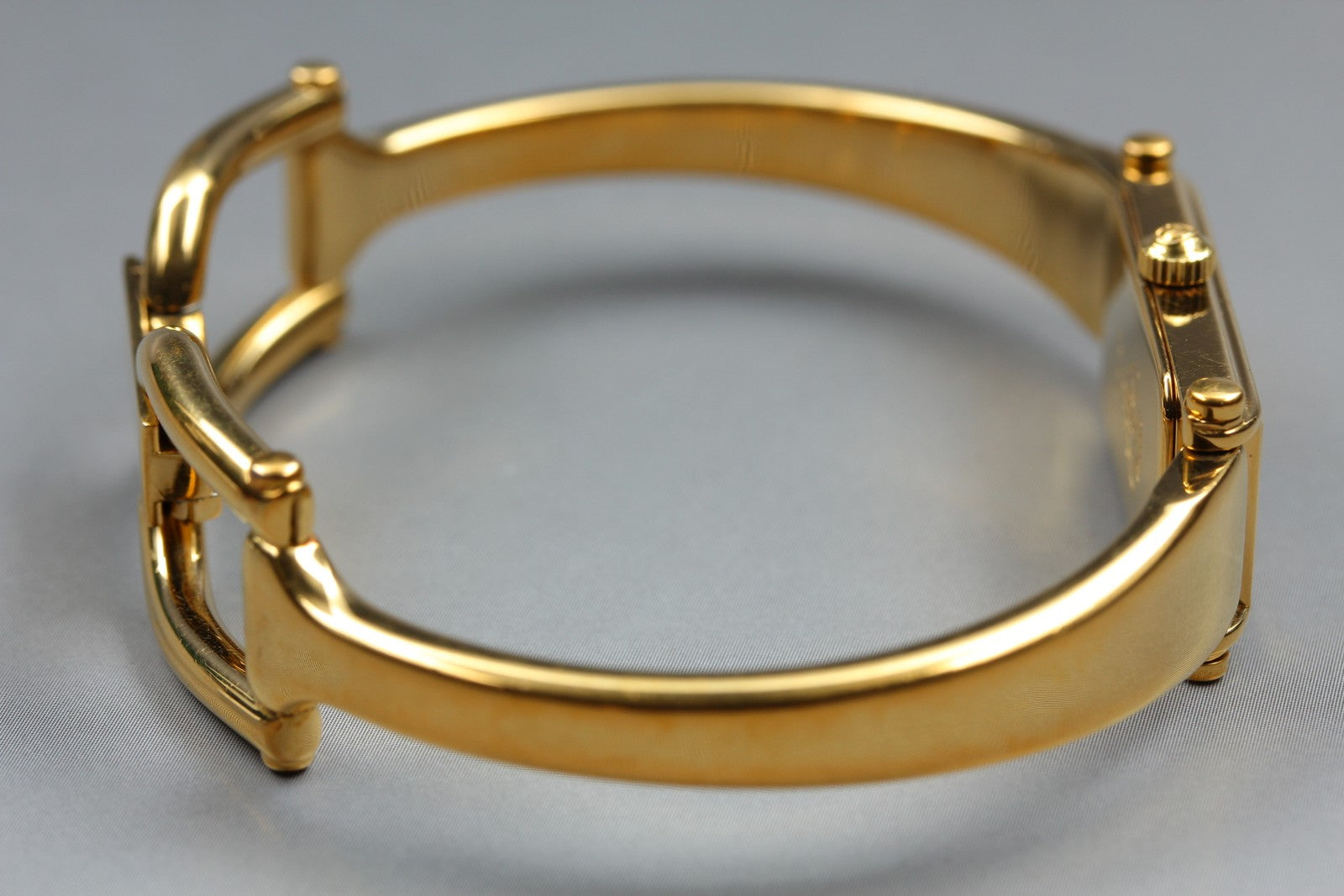 Gucci 1500 Gold Shell Dial 12mm Bangle Women's Quartz Watch Vintage [Box]