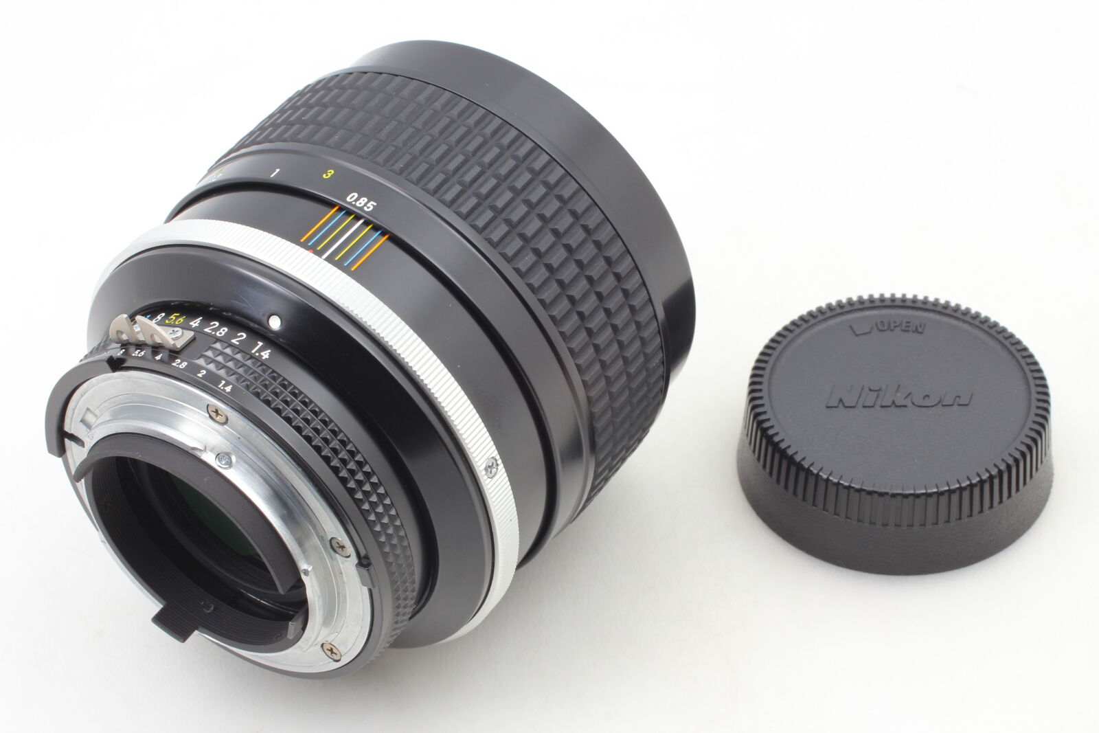 SIC SN183xxx [MINT w/Hood] Nikon Ai-s Ais Nikkor 85mm f1.4 MF Lens From JAPAN