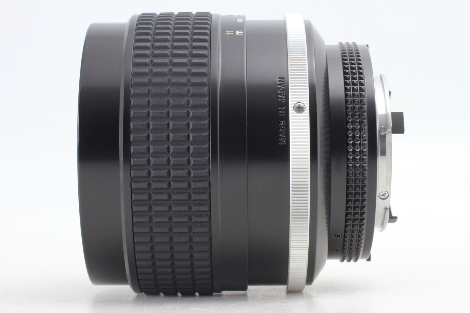 SIC SN183xxx [MINT w/Hood] Nikon Ai-s Ais Nikkor 85mm f1.4 MF Lens From JAPAN