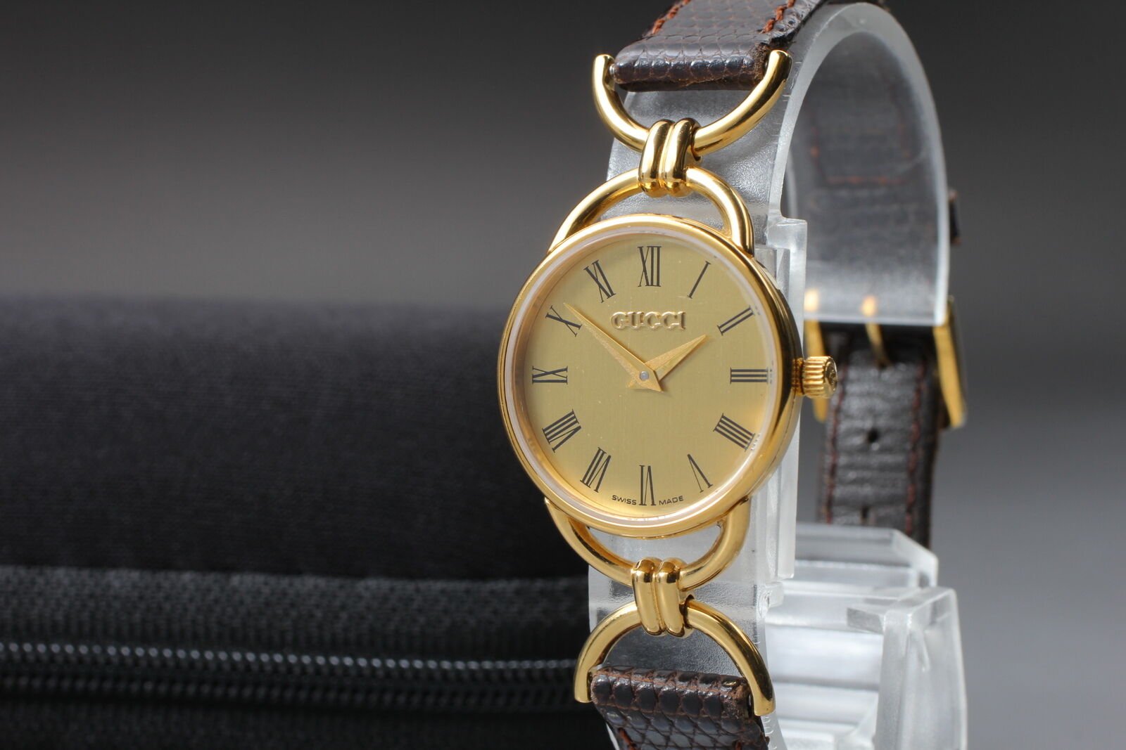 New Battery [Exc+5] Gucci 6000.2.L Gold Black Women's Quartz Watch Vintage JAPAN