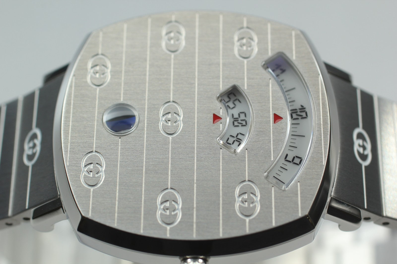 [MINT Box] GUCCI Grip 157.4 Silver 35mm GG Man's Quartz Watch From JAPAN