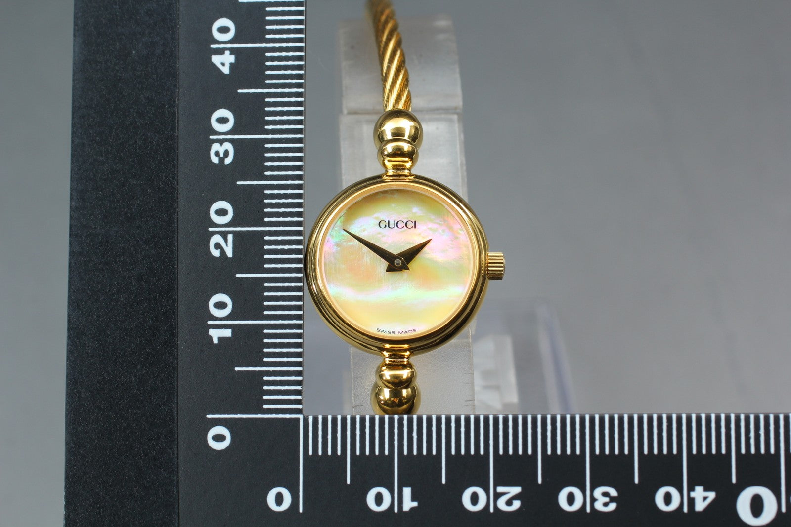 Vintage Gucci 2700.2.L Shell Dial Gold Bangle 19mm Women's Quartz Watch [ Box ]