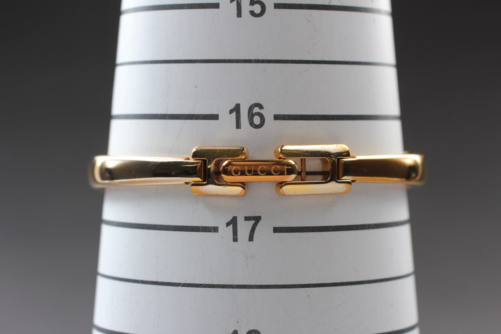 Vintage [Exc+5] GUCCI 1400L White Shell Gold 25mm Women's Quartz Watch JAPAN