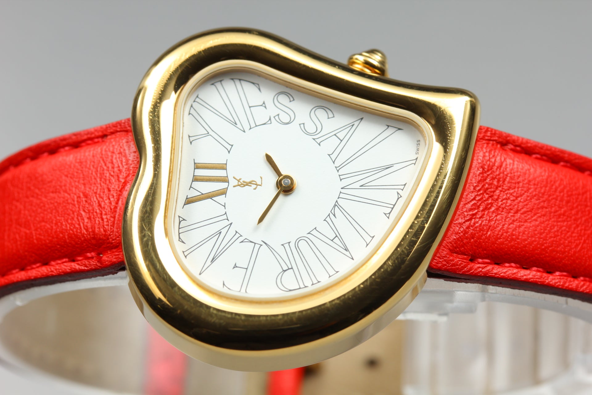 Yves Saint Laurent Heart Red Leather Gold 31mm Women's Watch Quartz [w/Box]
