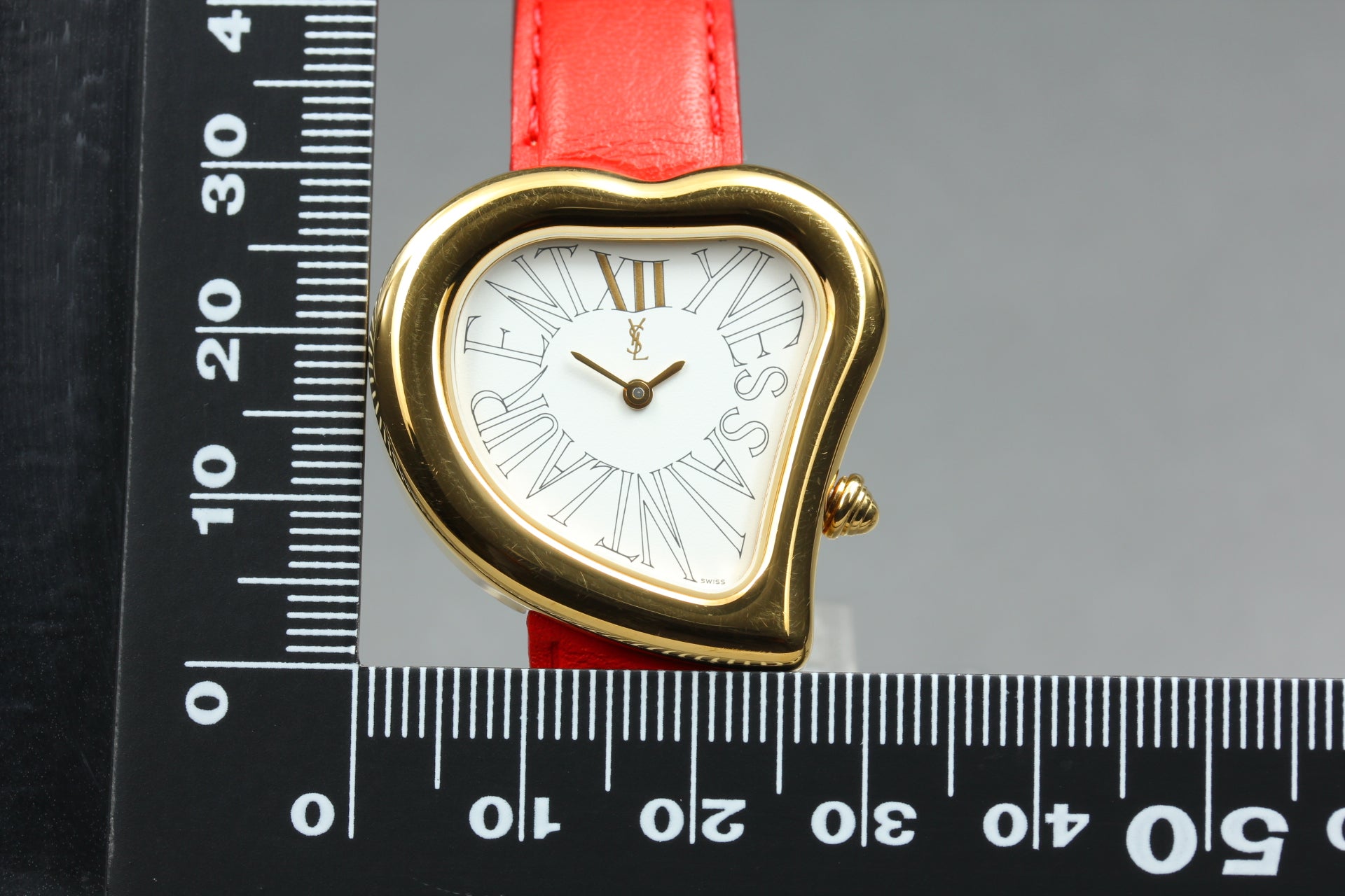 Yves Saint Laurent Heart Red Leather Gold 31mm Women's Watch Quartz [w/Box]