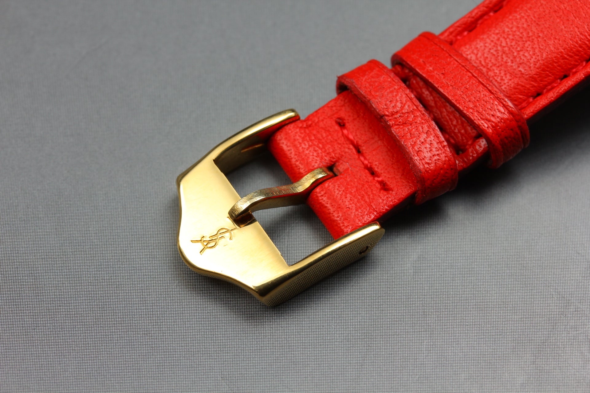 Yves Saint Laurent Heart Red Leather Gold 31mm Women's Watch Quartz [w/Box]